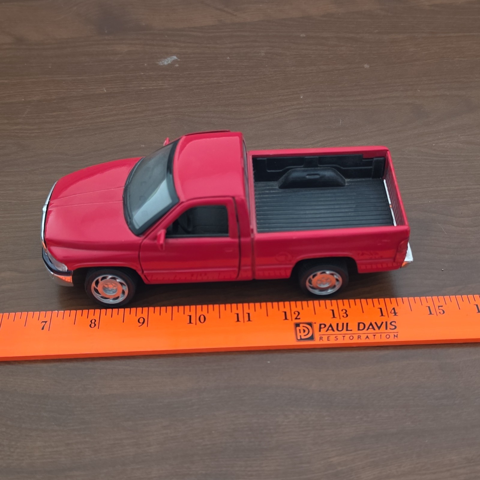 1/46 MAISTO TRUCK 1990’S DODGE RAM 1500 PICKUP TRUCK RED
