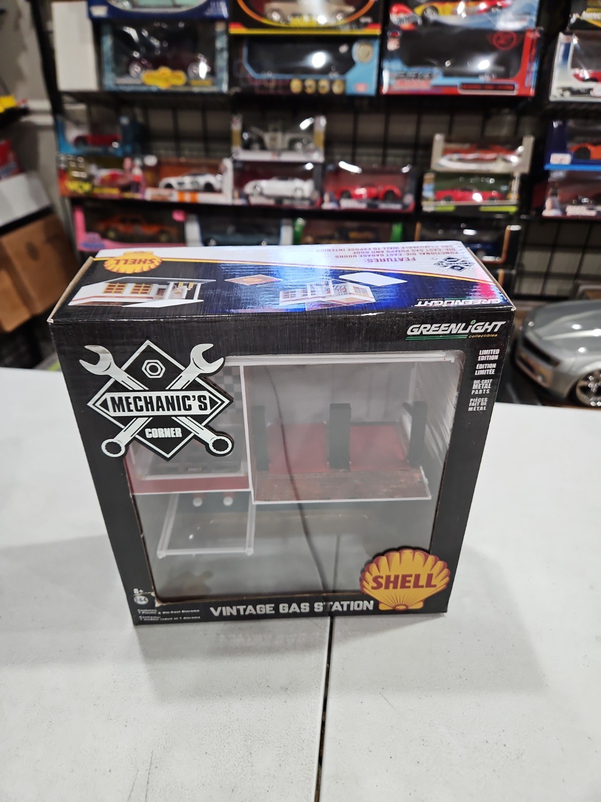 Greenlight Mechanic’s Corner Vintage Shell Gas Station Die Cast 1:64 NEW IN BOX