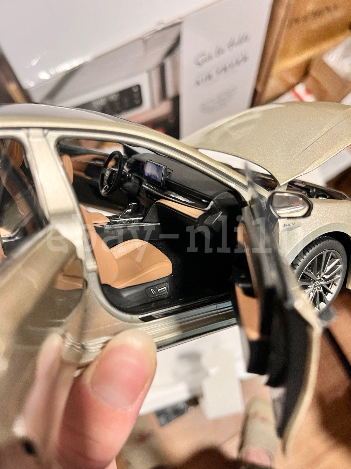 1:18 Scale 2025~2026 Toyota Camry XSE Bronze Gold Diecast Model Car