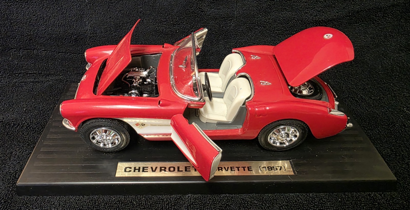 Vintage Road Legends 1957 Chevrolet Corvette 1:18 Die Cast Car Red NO BOX