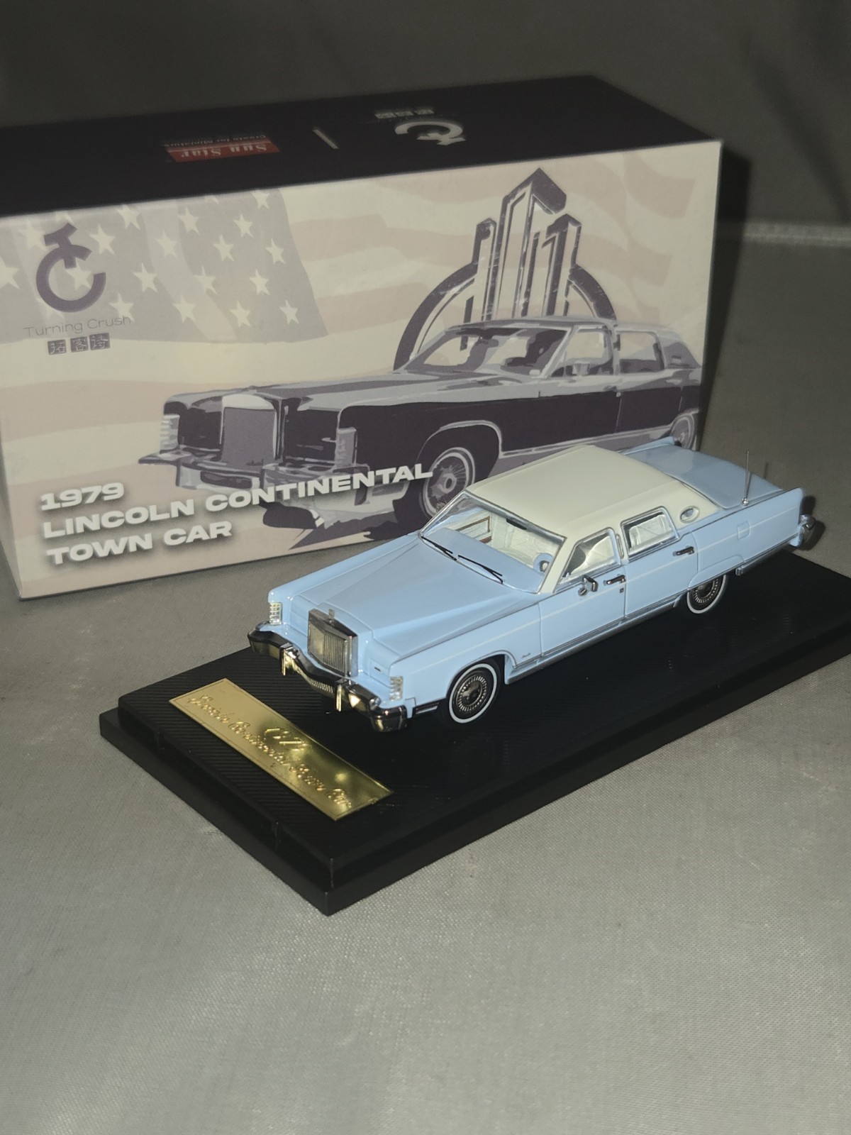 Turning Crush SunStar 1:64 1979 Lincoln Continental Town Car Diecast Light Blue