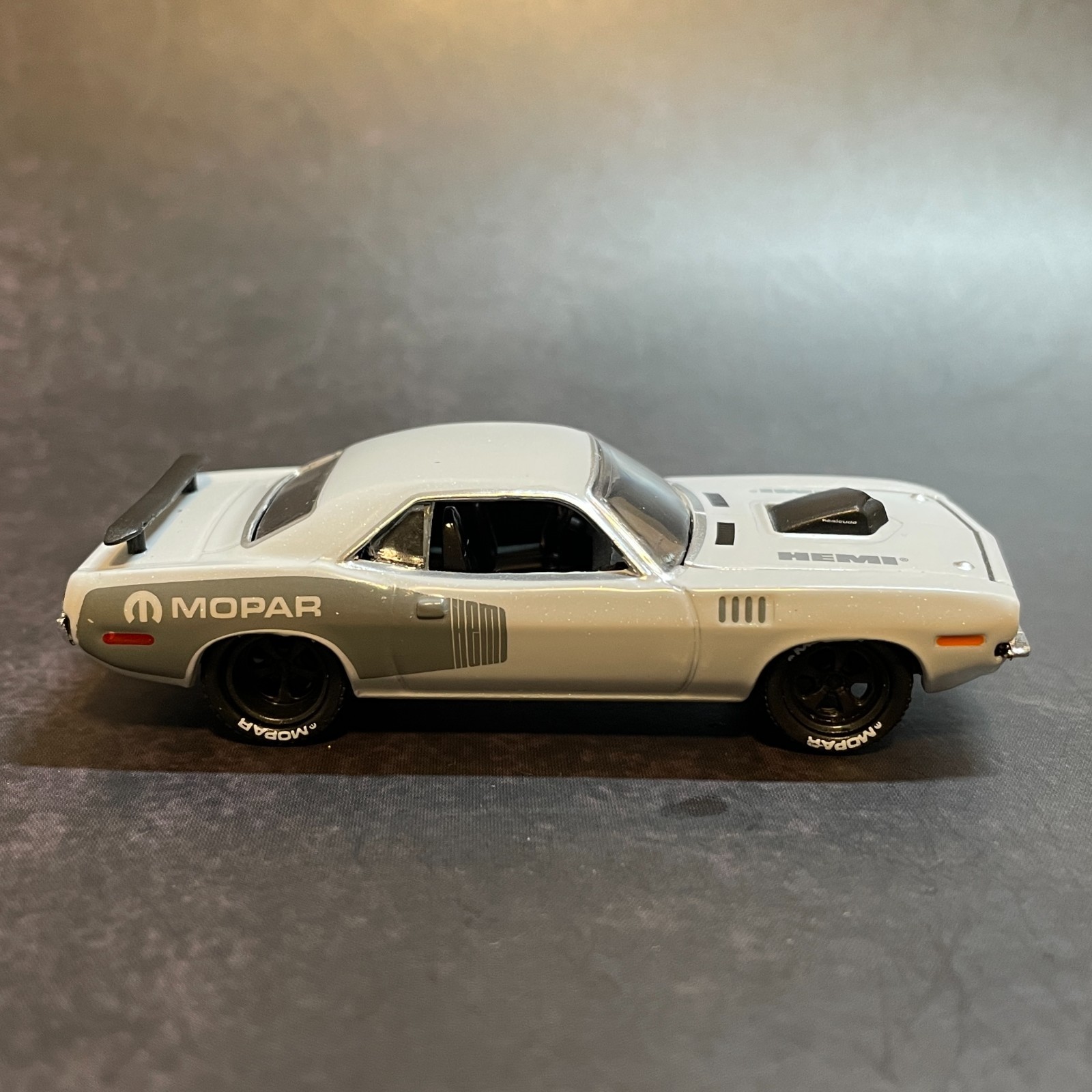 1971 Plymouth HEMI Cuda *light ceramic gray* 1/64 M2 Machines Premium Diecast