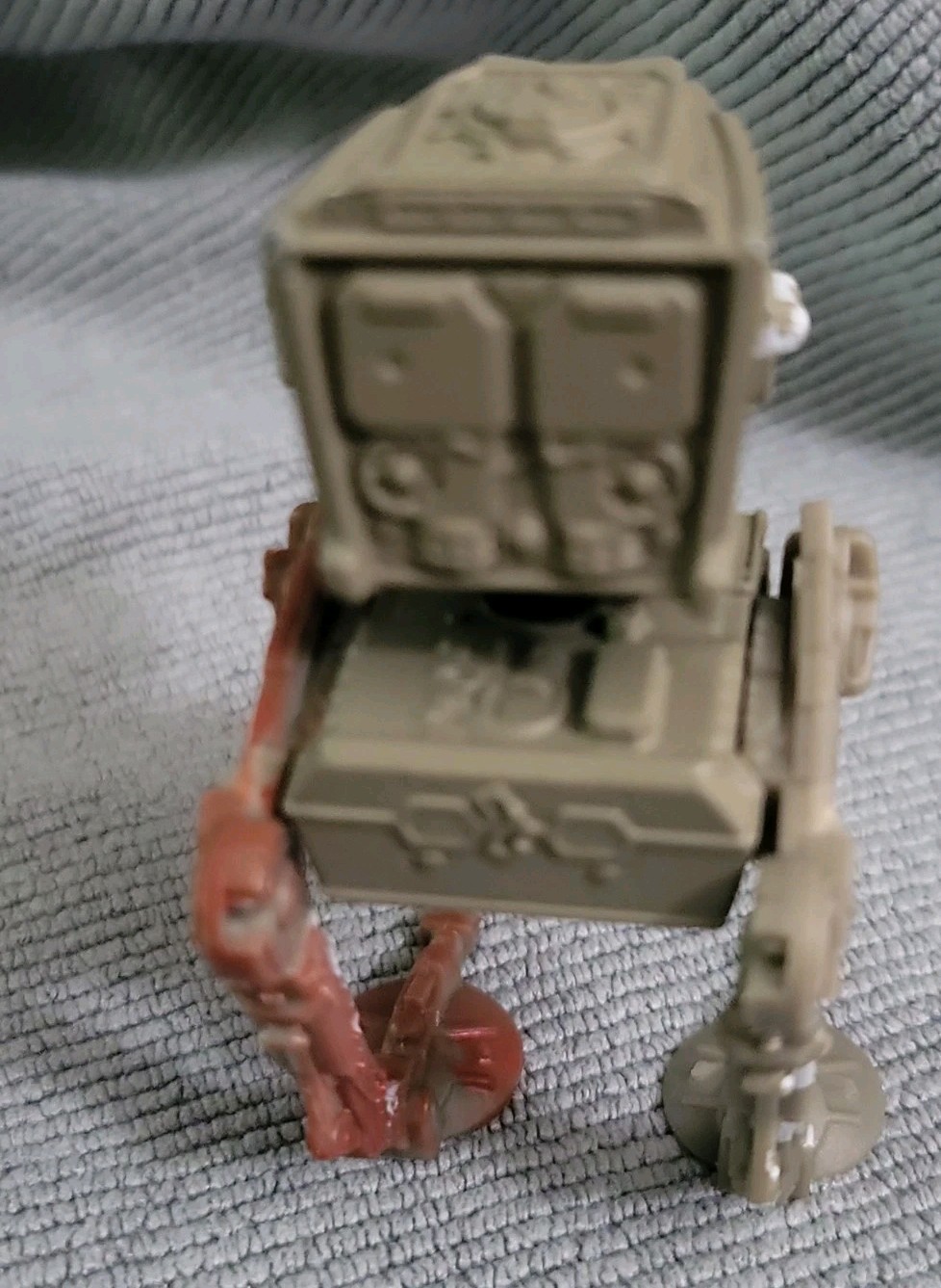 Hot Wheels Star Wars Starships AT-ST Raider The Mandalorian Diecast Figure Toy