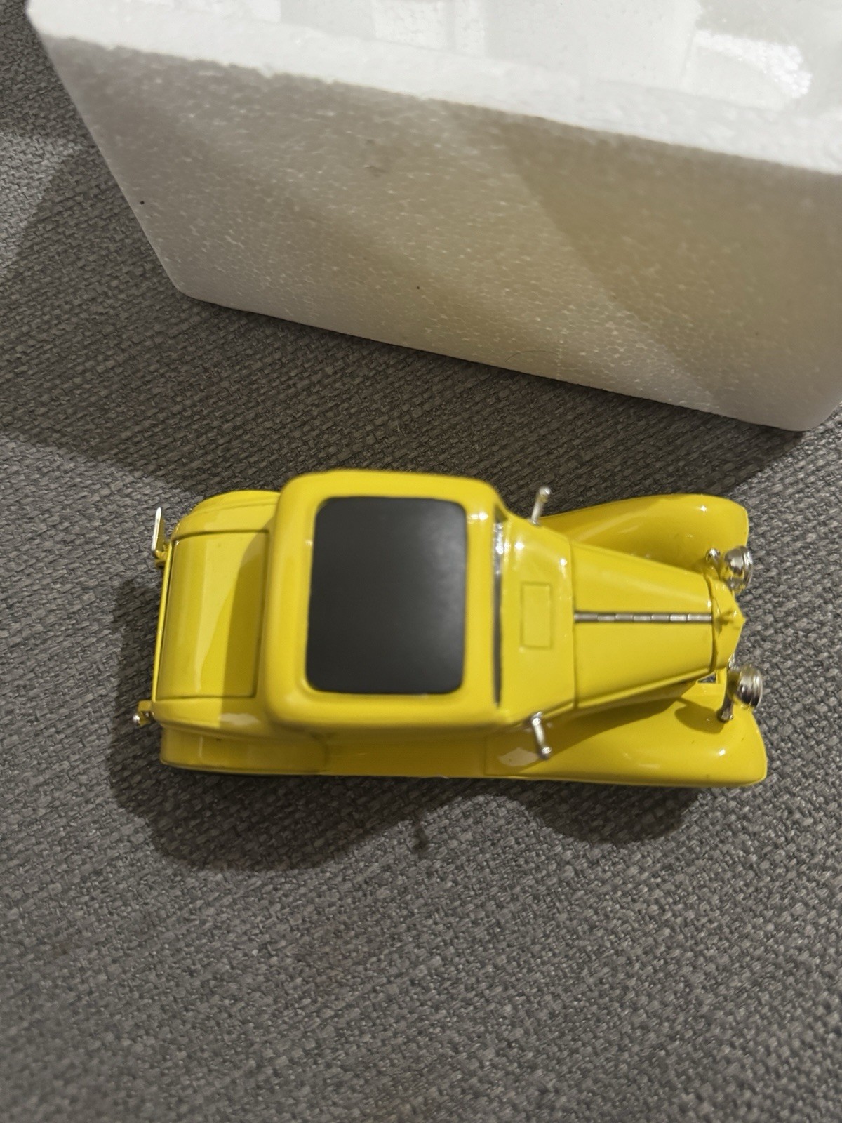 National Motor Museum-1932 Ford 3-Window Hot Rod-1/32 Diecast Yellow Flames