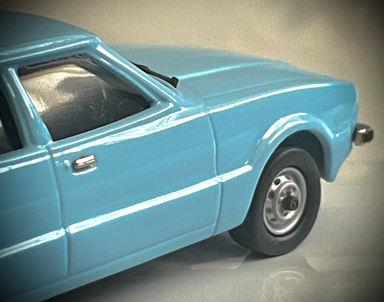 Lansdowne LDM 56 – 1979 Ford Cortina MKIV 1.6L, 4-Door Saloon (Bermuda Blue)