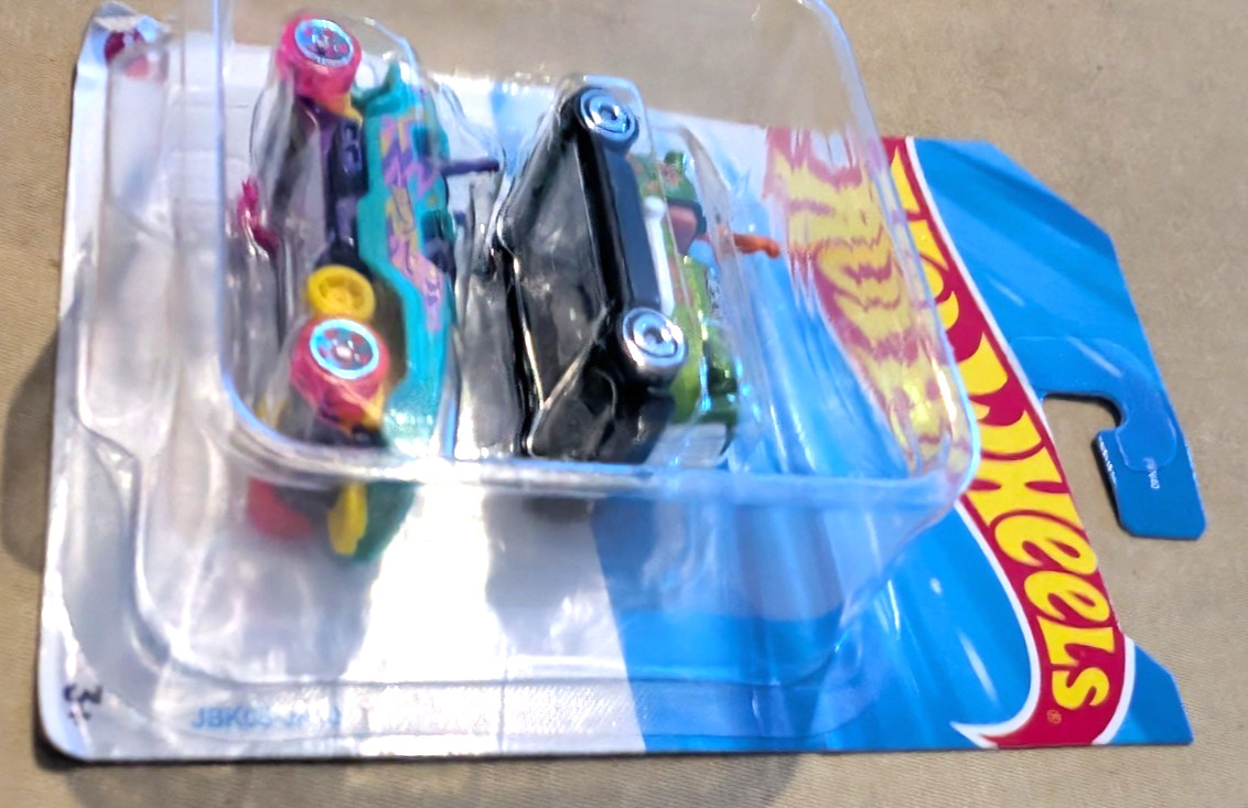 2025 hot wheels roller coaster riders/bumper car 2 pack