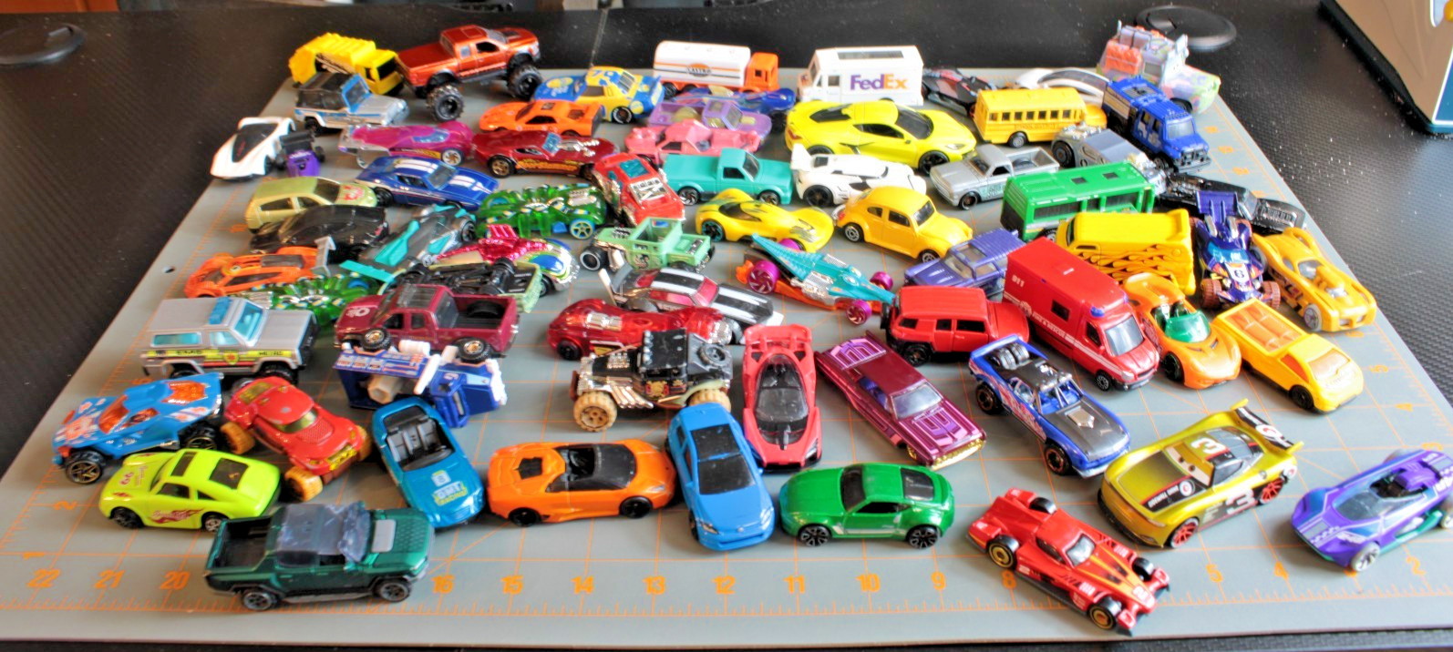 Diecast Cars Hot Wheels Matchbox Maisto 1:64 Mixed Brands As Is Lot of 60+