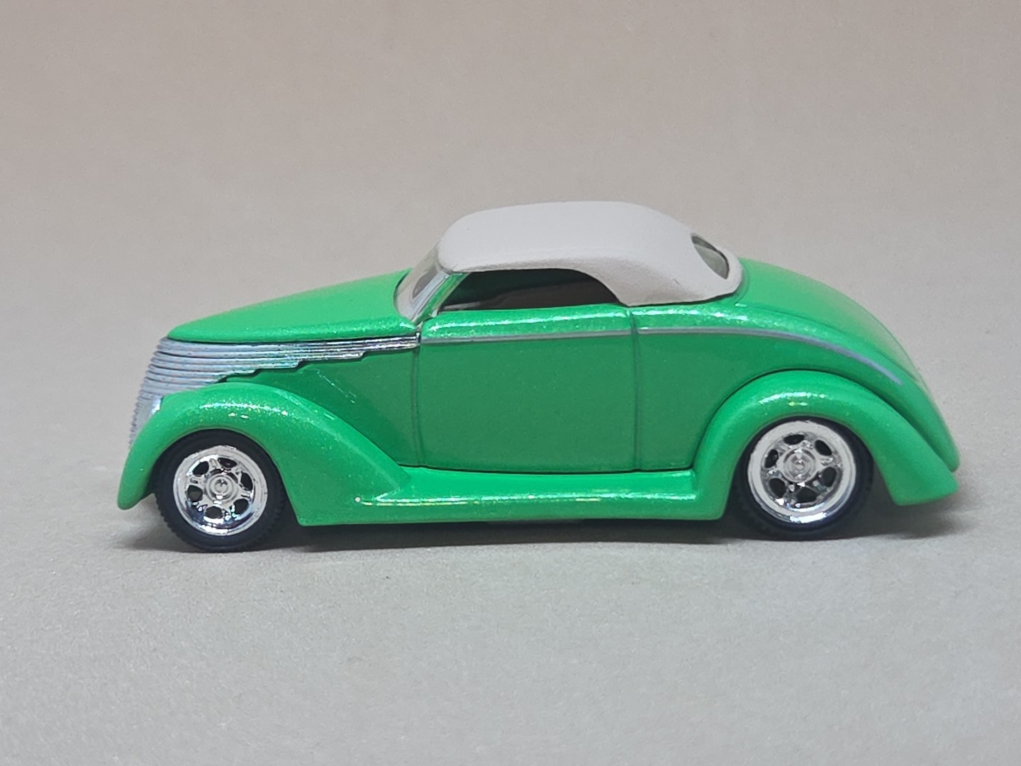 1937 ’37 FORD CUSTOM COUPE HOT ROD LIMITED EDITION COLLECTIBLE 1/64 SCALE GREEN