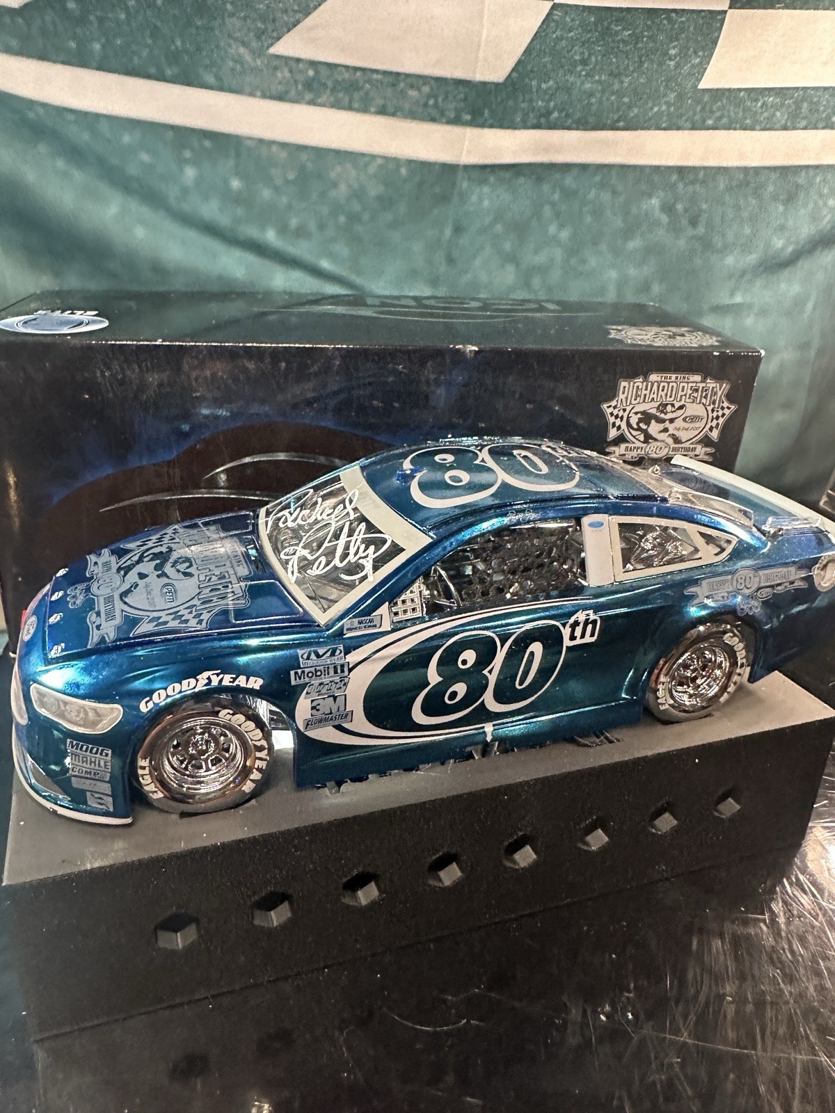 #80 Richard Petty 2017 Chrome Elite ICONS 8Oth Birthday Autographed DIN 11