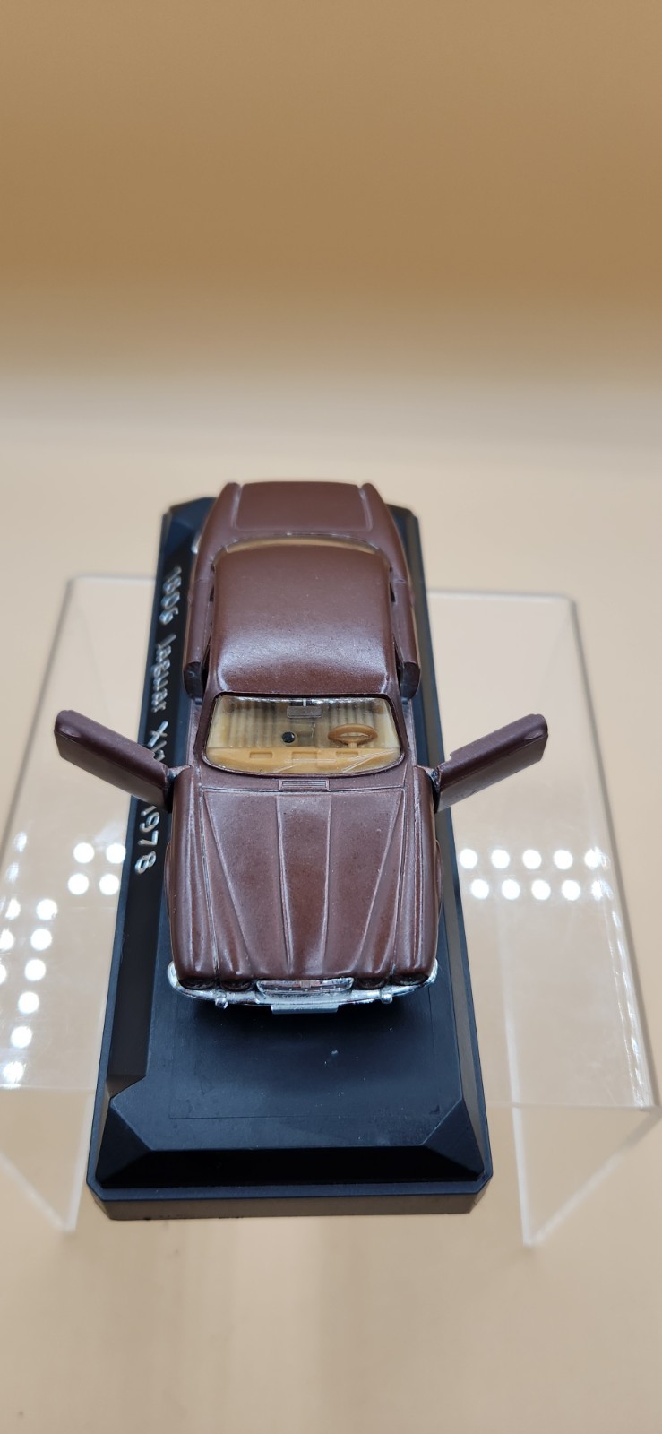 Jaguar XJ 12 Solido (France) 1/43 with stand and case