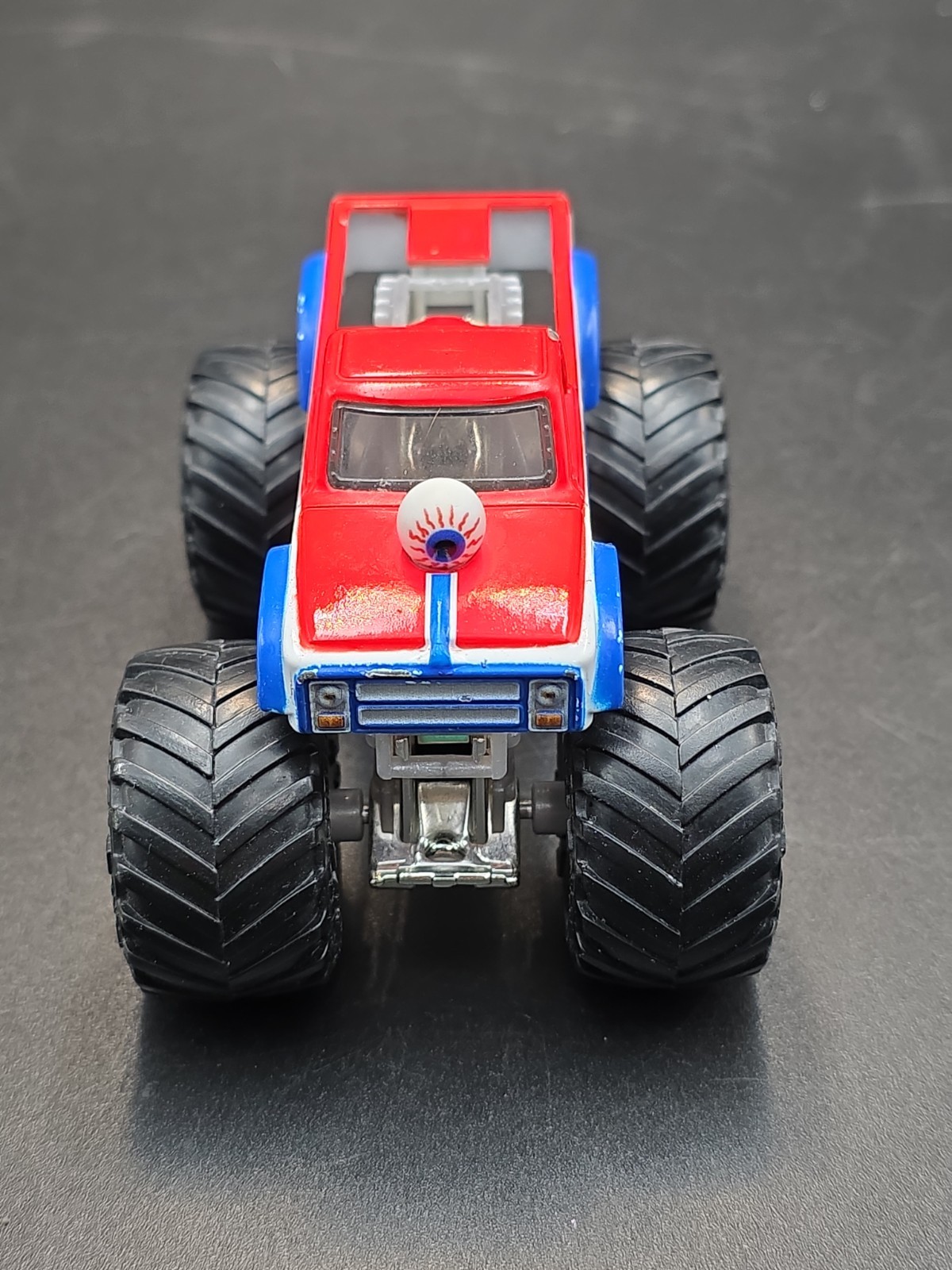 SPIN MASTER MONSTER JAM COLOR CHANGERS, CYCLOPS,RED/WHITE BLUE, 1:64