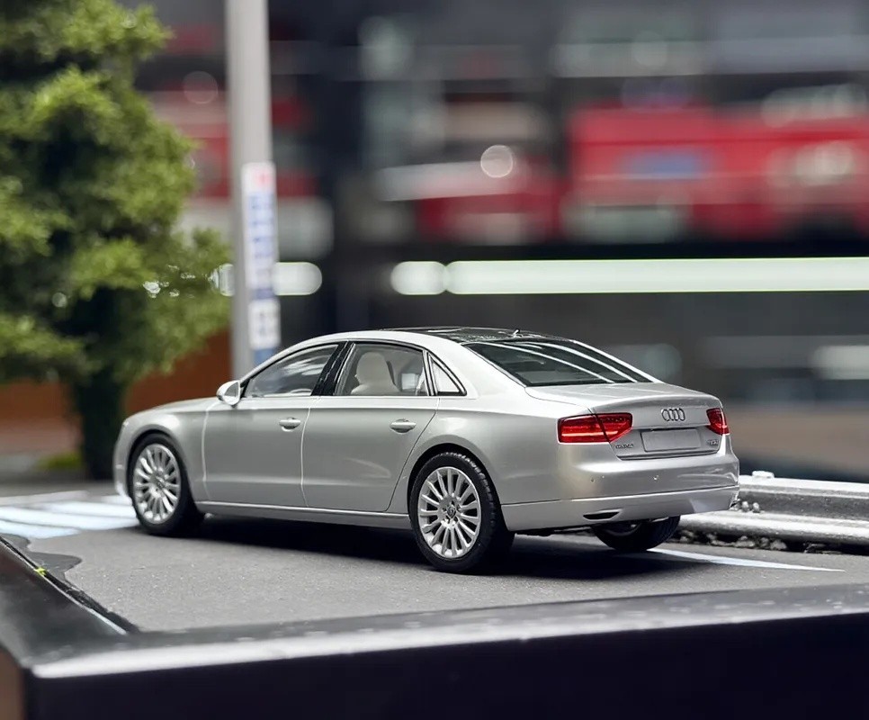 Masdi 1:64 Silver A8L D4 Luxury Sedan Sports Model Diecast Metal Car