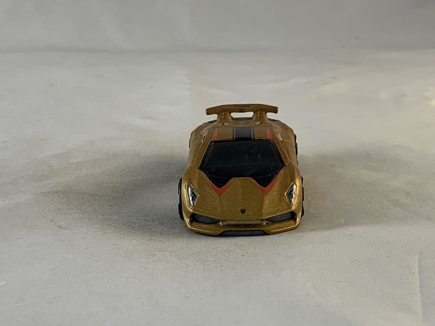 Hot Wheels Lamborghini Sesto Elemento 2018 HW Exotics Gold TRAP5s