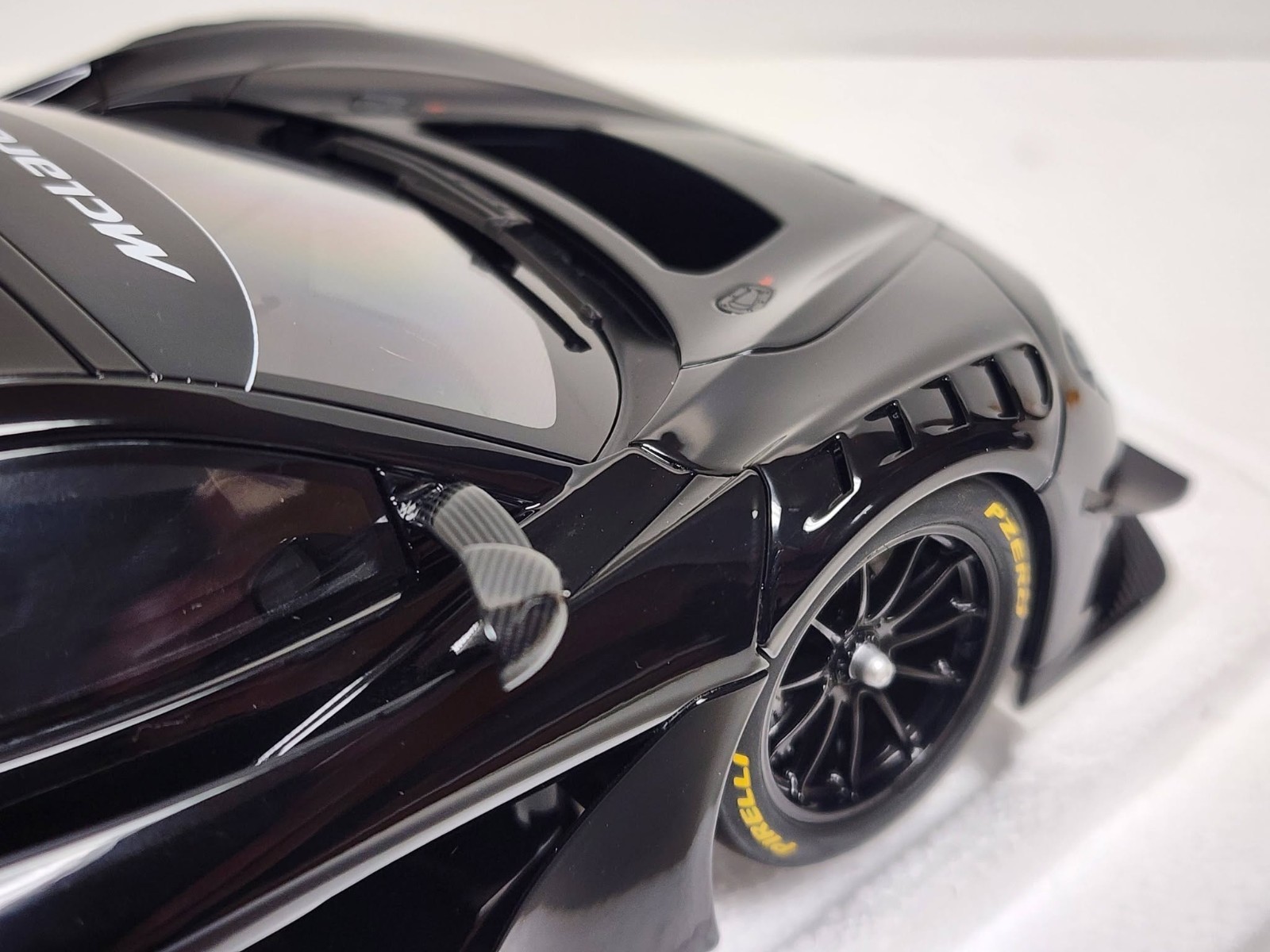 AUTOart – 1/18 die cast: McLaren 720S GT3, gloss black