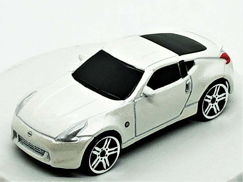 NISSAN 370 Z DIECAST METAL COLLECTOR CAR Pristine Condition/Factory Sealed 1/64