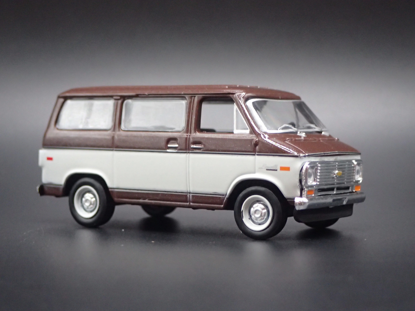 1971 71 CHEVY CHEVROLET VAN BEAUVILLE 10 1:64 SCALE DIORAMA DIECAST MODEL CAR