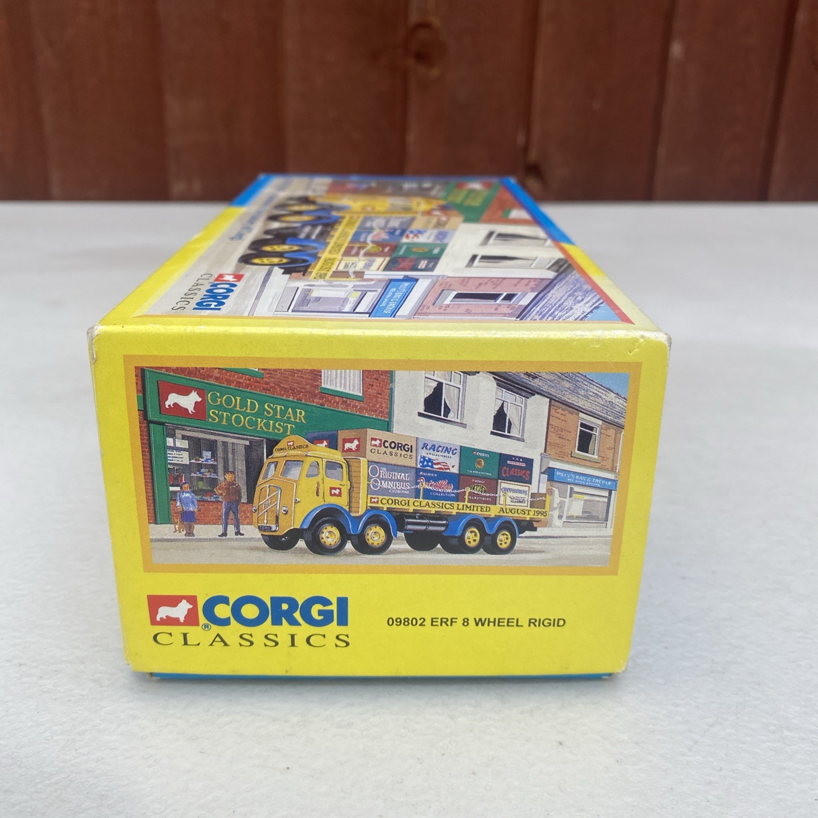 Corgi Classics August 1995 Milestone in the history CorgiERF 8 Wheel Rigid 09802