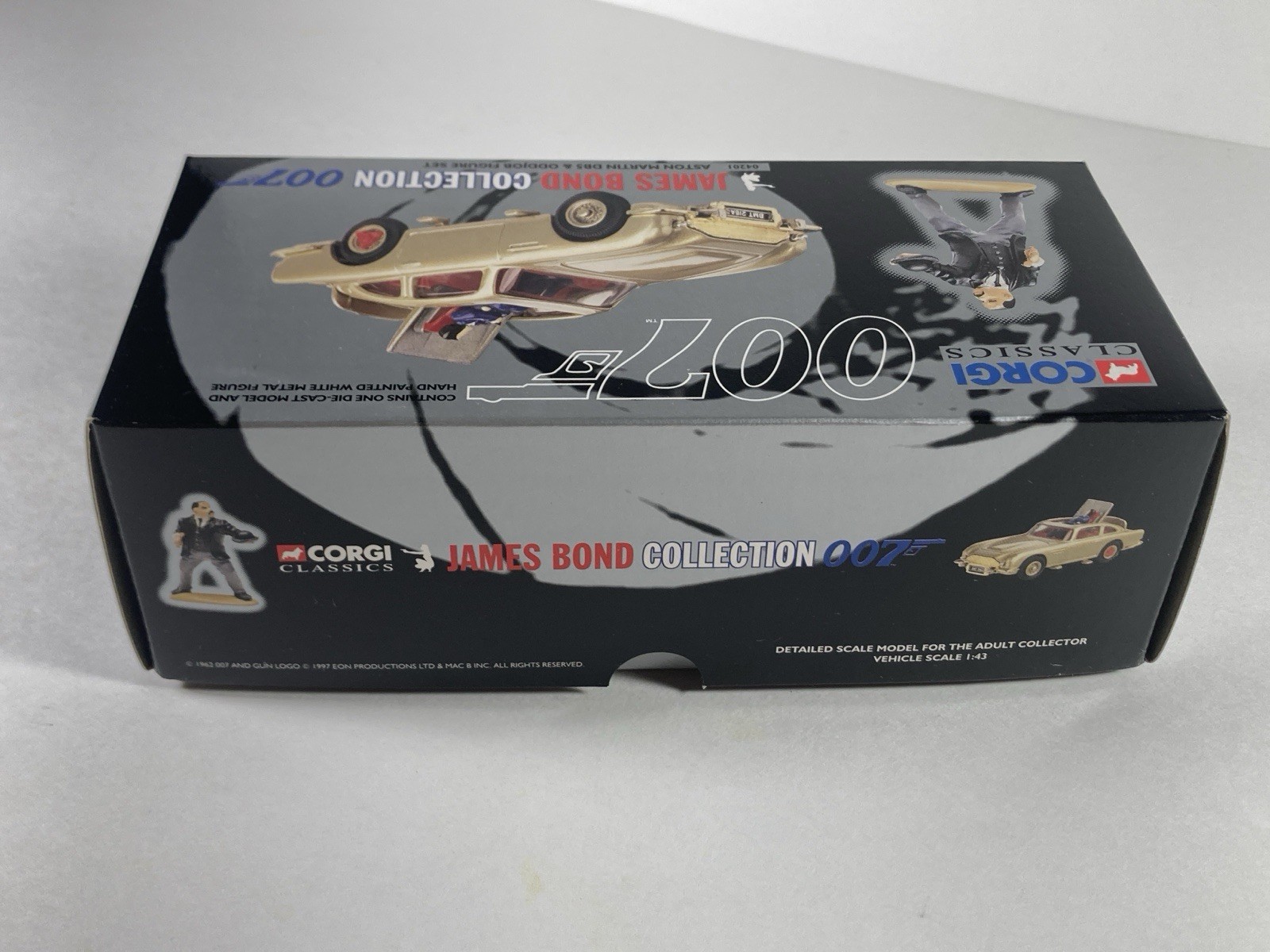 Corgi 1/43 Scale 04201 James Bond 007 Aston Martin DB5 & Oddjob Figure Set