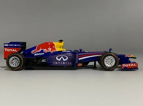 1:43 1/43 Sebastian Vettel Red Bull Racing-Renault 2013 4th Championship F1 Car