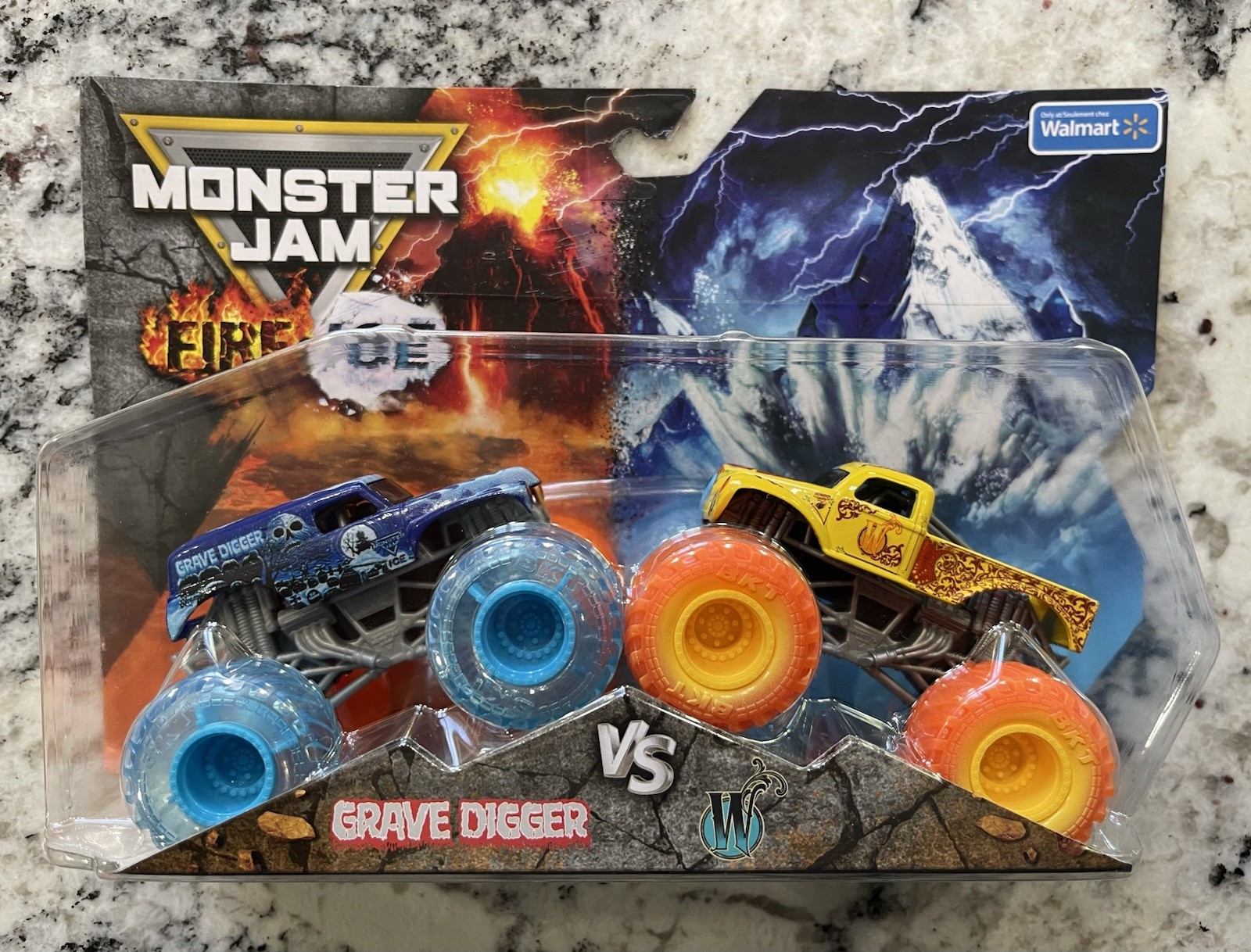 Monster Jam 1:64 Fire And Ice Split Duo – Grave Digger vs Whiplash – Spin Master