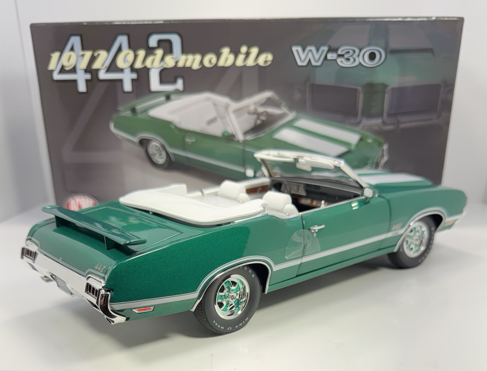 ACME 1/18 Scale 1972 OLDSMOBILE 442 W-30 “Incredible Color” 552 MADE