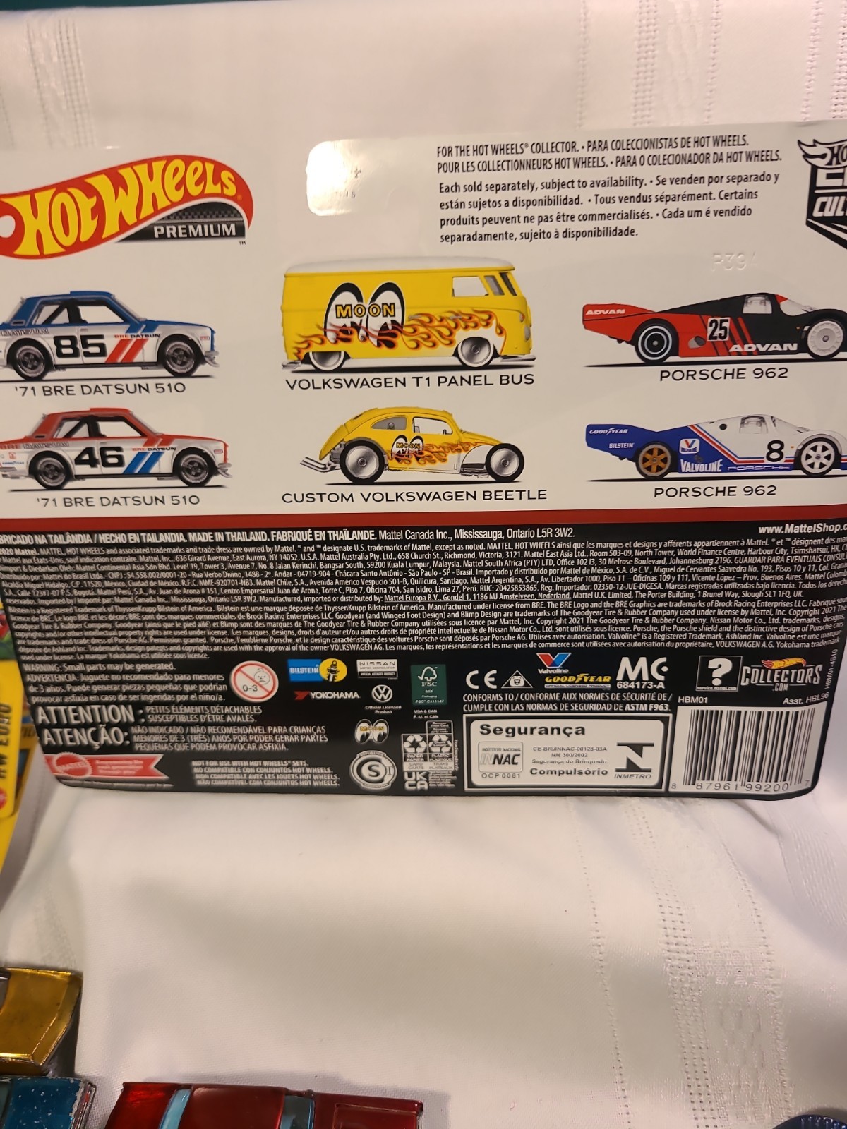 HOT WHEELS PREMIUM 2 PACK MOONEYES VW Bubble Is Partialy Open