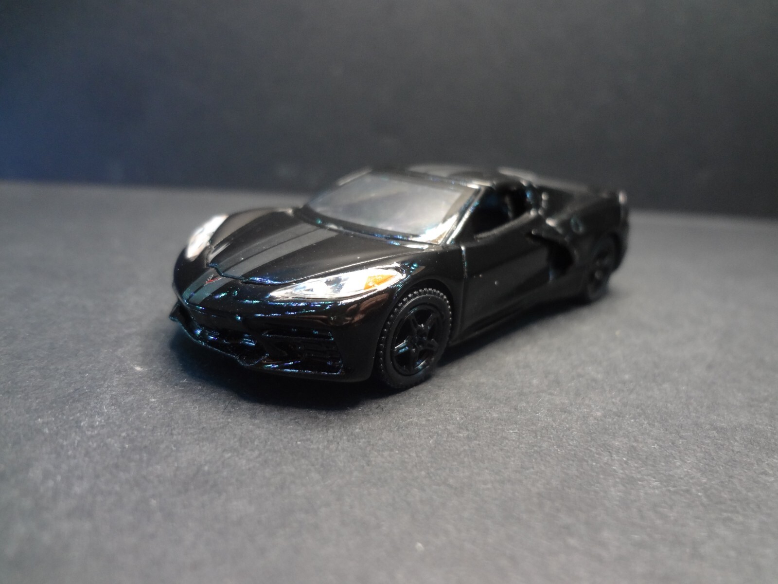Greenlight 2020 Chevrolet Corvette C8 Stingray w/ removable top 1:64