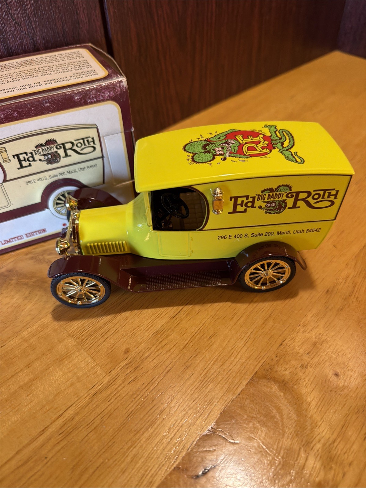 Rat Fink 1916 Studebaker 1:25 Ed Big Daddy Roth Performance Pioneers diecast