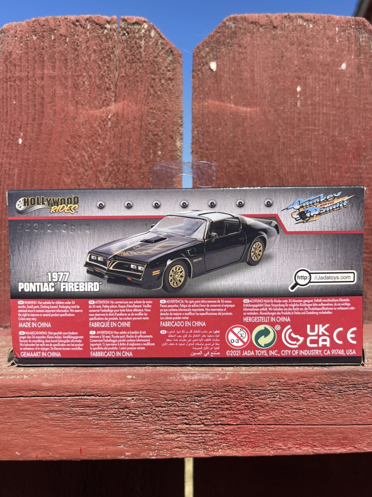 Jada 1977 Pontiac Firebird Trans Am Die-Cast Model Smokey and the Bandit