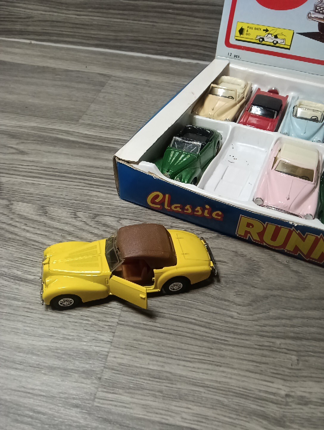 Classic Runners Die Cast Metal Pull Back Action Cars Lot Of 11