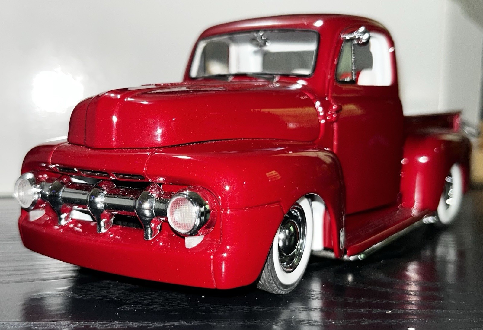1951 FORD F-150 CUSTOM PICKUP DANBURY MINT CANDY APPLE RED 1:24 DIECAST MODEL