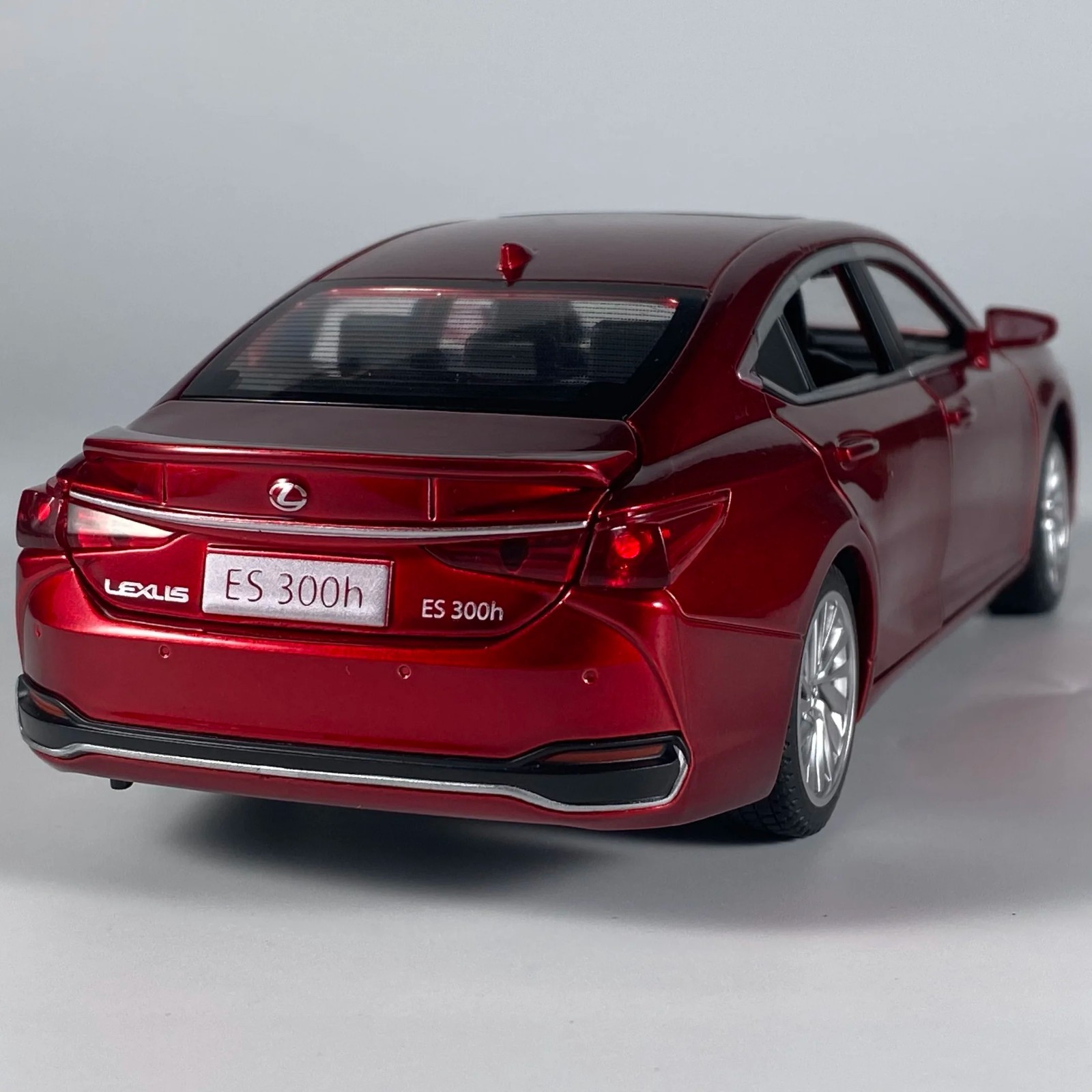 1:24 Lexus ES300 ES300h Alloy Diecast Car Model Sound Light Kid’s Collectibles