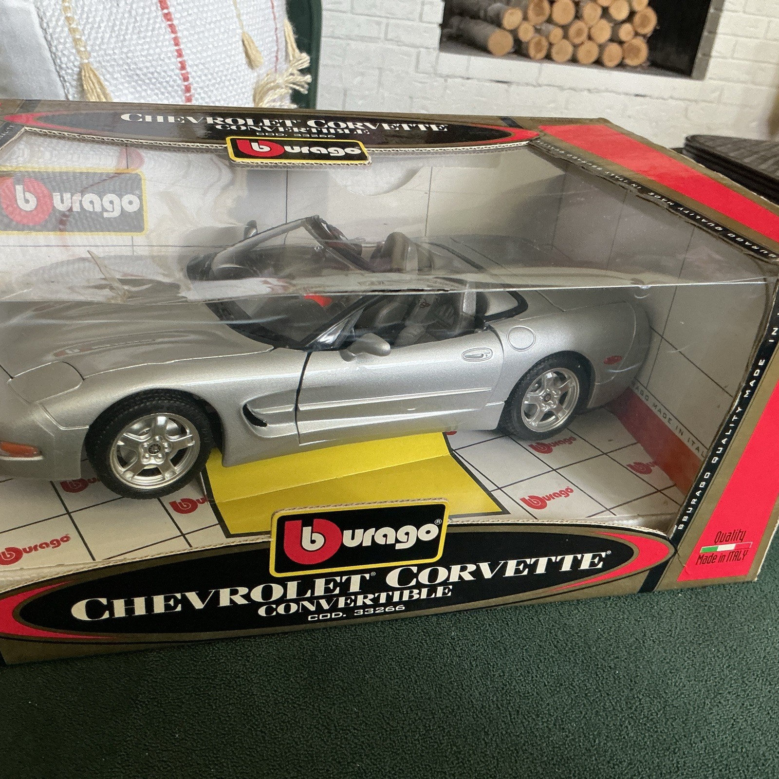 1998 Chevrolet Corvette Convertible Gold Collection #33266 1:18 Diecast Bburago
