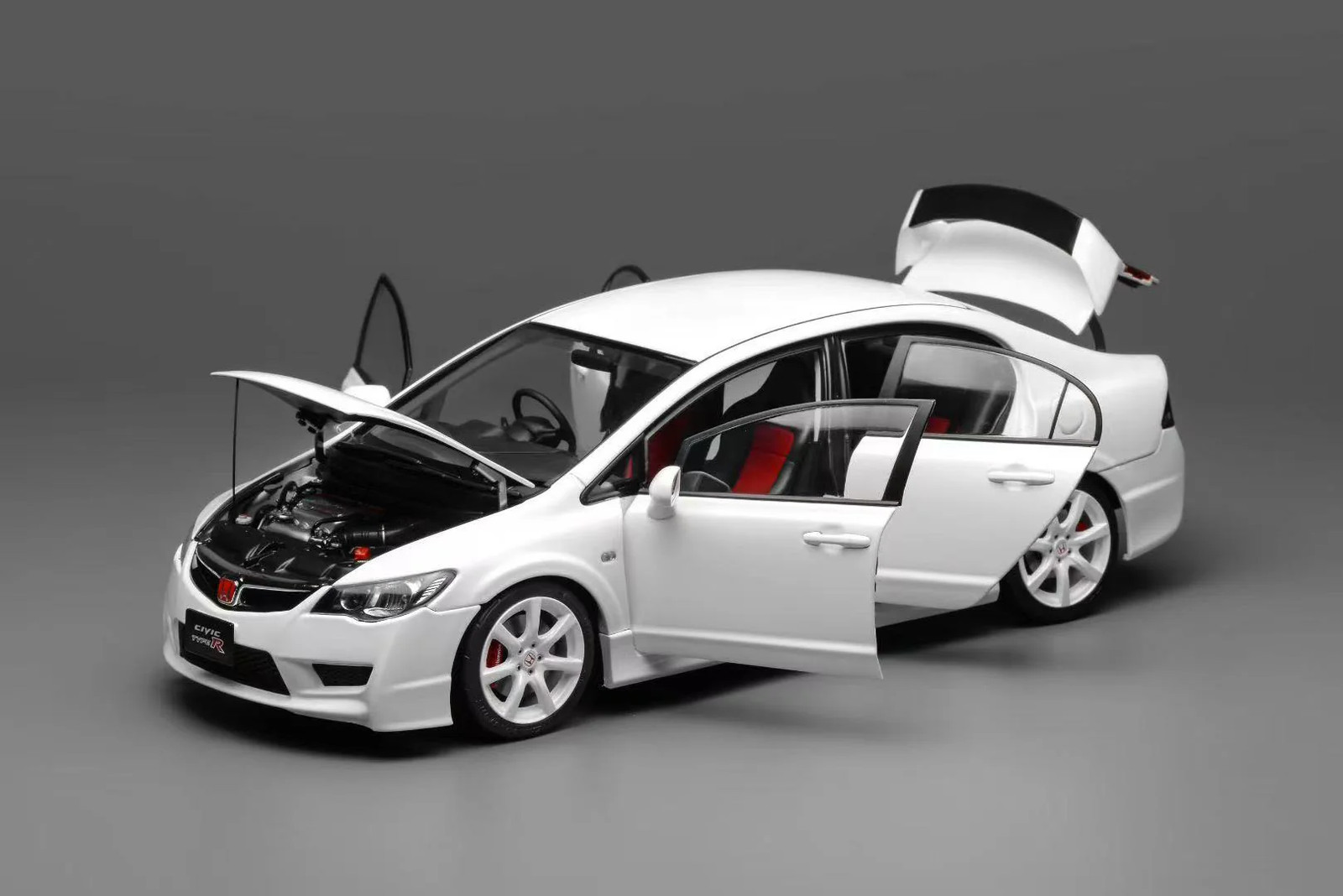 MOTORHELIX 1:18 Honda Civic Type R (FD2) 2007 Facelift Premium White Pearl