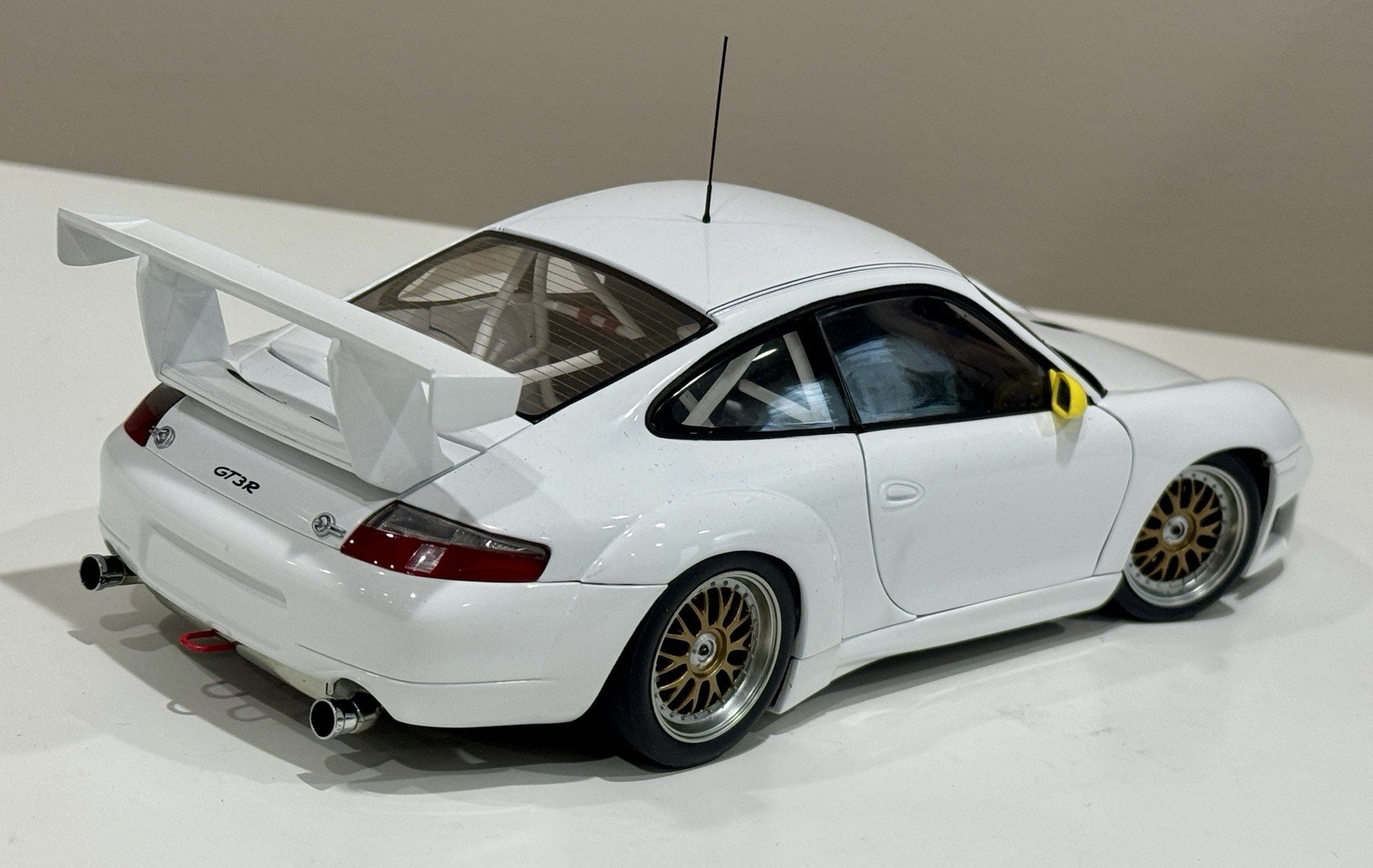 1/18 Scale AutoArt – Porsche 911 GT3 R 996 White No Decals Diecast with Box