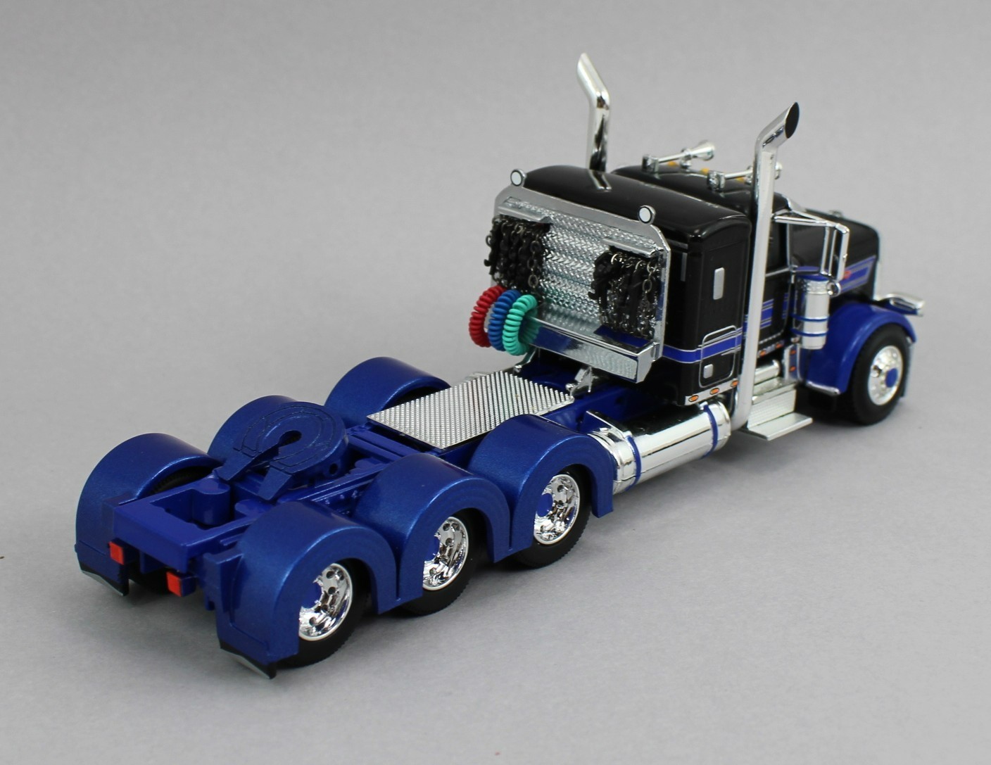DCP 1:64 *BLACK & BLUE* Peterbilt 389 36″ Flattop HEAVY HAUL Lowboy Jeep Stinger