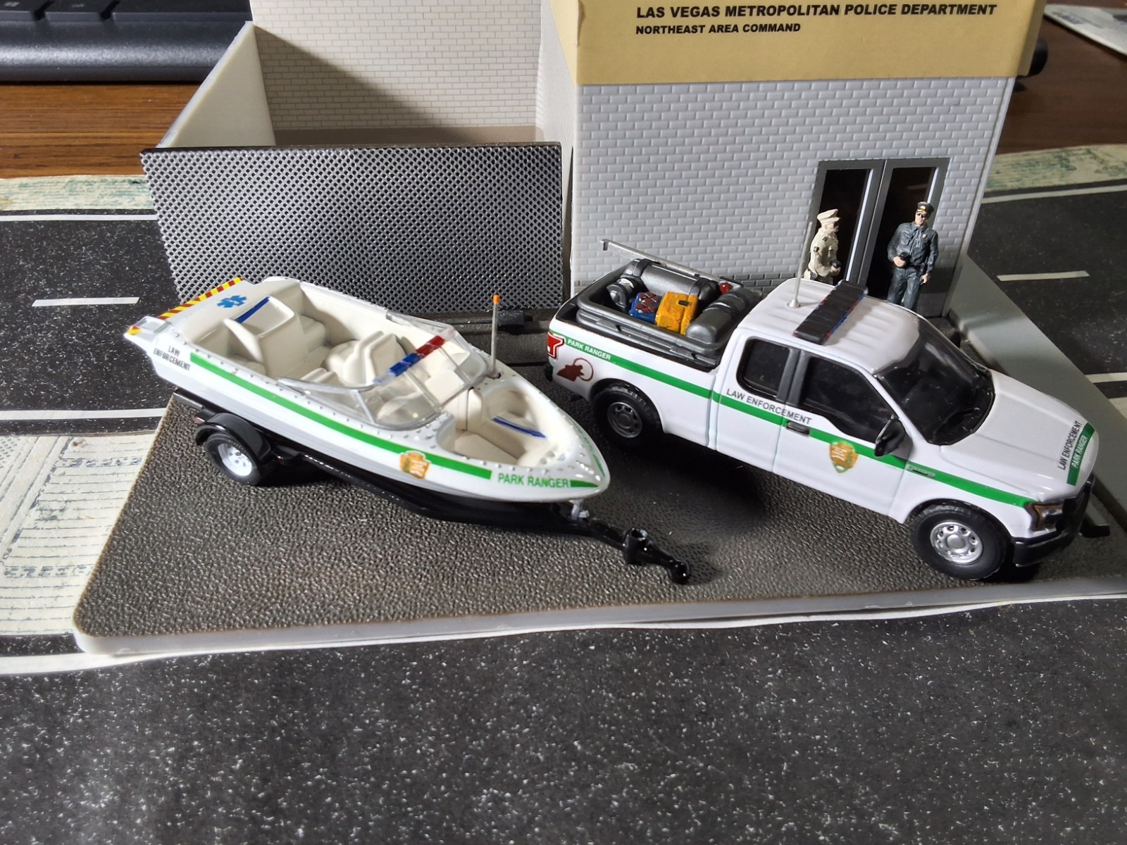 Greenlight Police Ford Custom PARK RANGER LAW ENFORCEMENT BOAT SET ONE OF A KIND