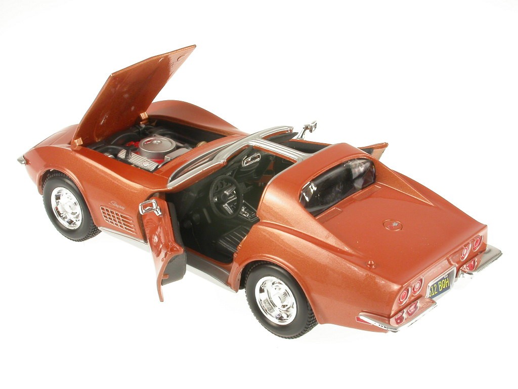 Chevrolet Corvette C3 1970 copper diecast model car 31202 Maisto 1/24