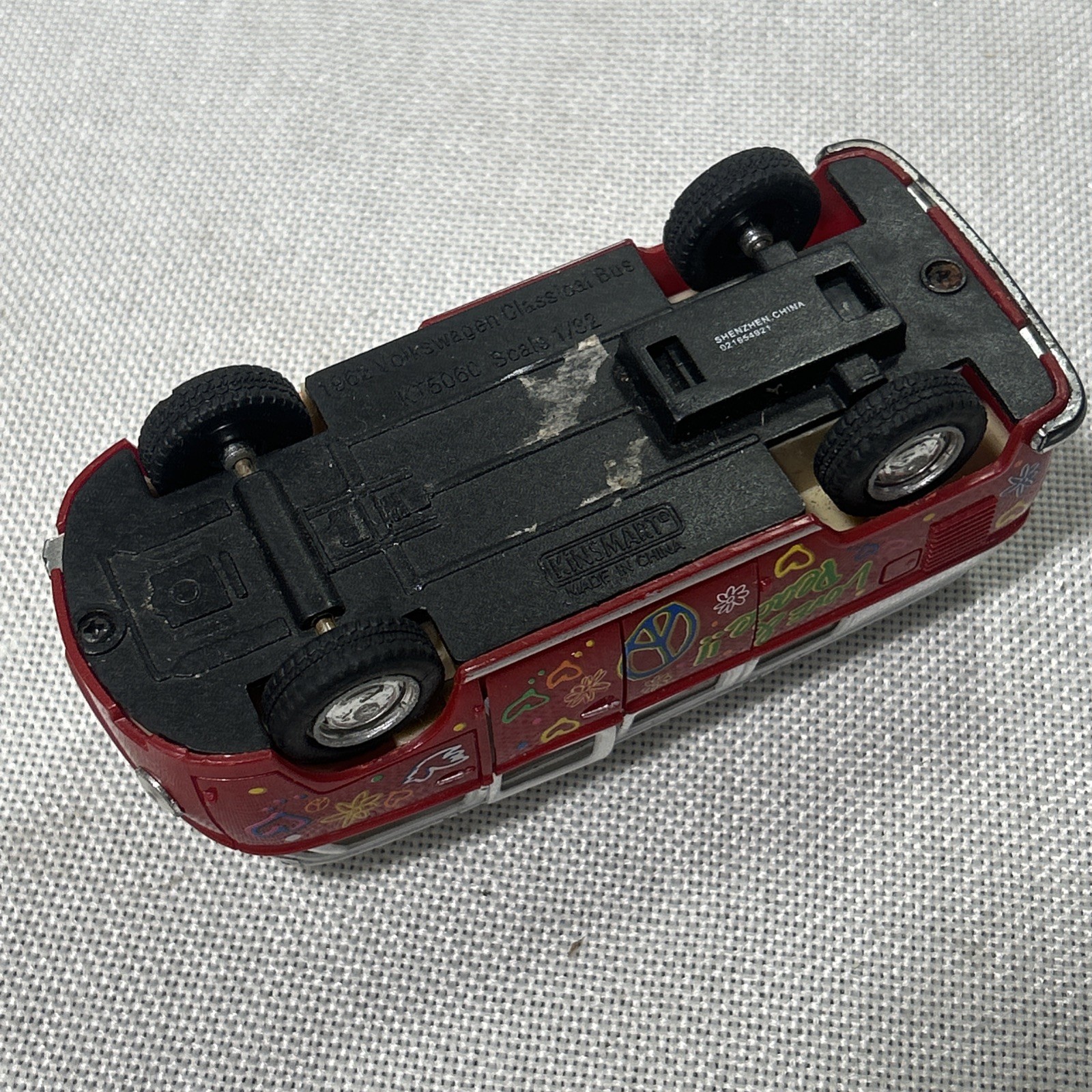 VW Hippie 1962 Bus Peace Love Red Kintoy Die Cast Vehicle – Wind Up