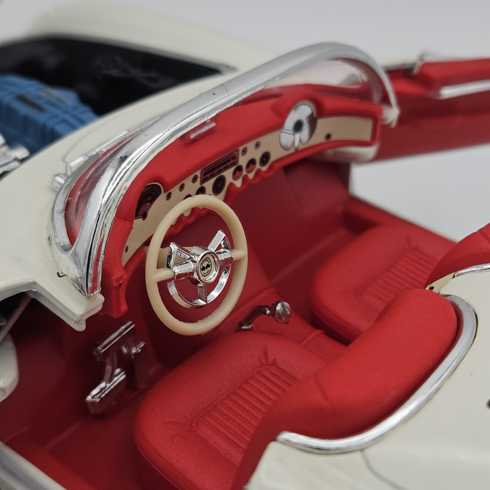 Mira Golden Line 1:18 1953 Chevrolet Corvette Cream Diecast with Box #6153
