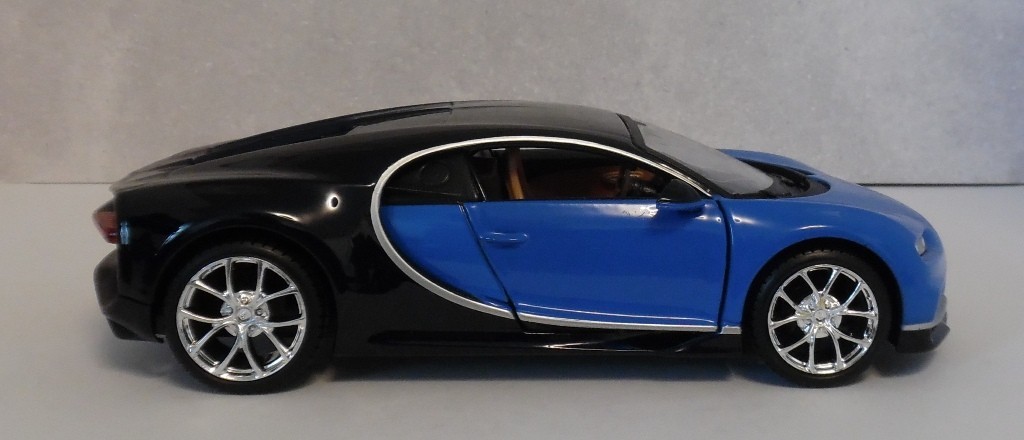 Diecast Blue/Black Bugatti Chiron 1/24 Welly Pre-Owned