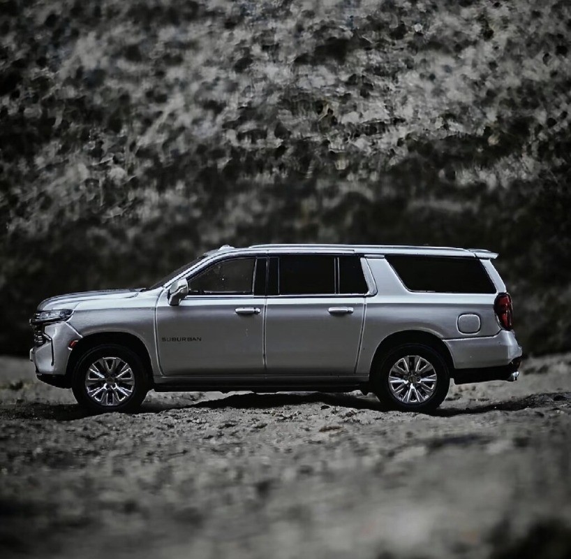 Masdi 1:64 Scale Silver Suburban Full Size SUV Die Cast Model Car – High-quality
