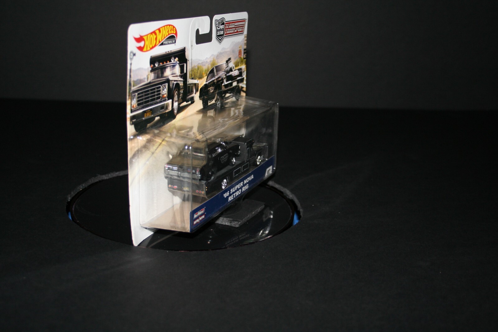 Hot Wheels 2019 Team Transport ’66 Super Nova w/ Retro Rig 1/64 Diecast Model