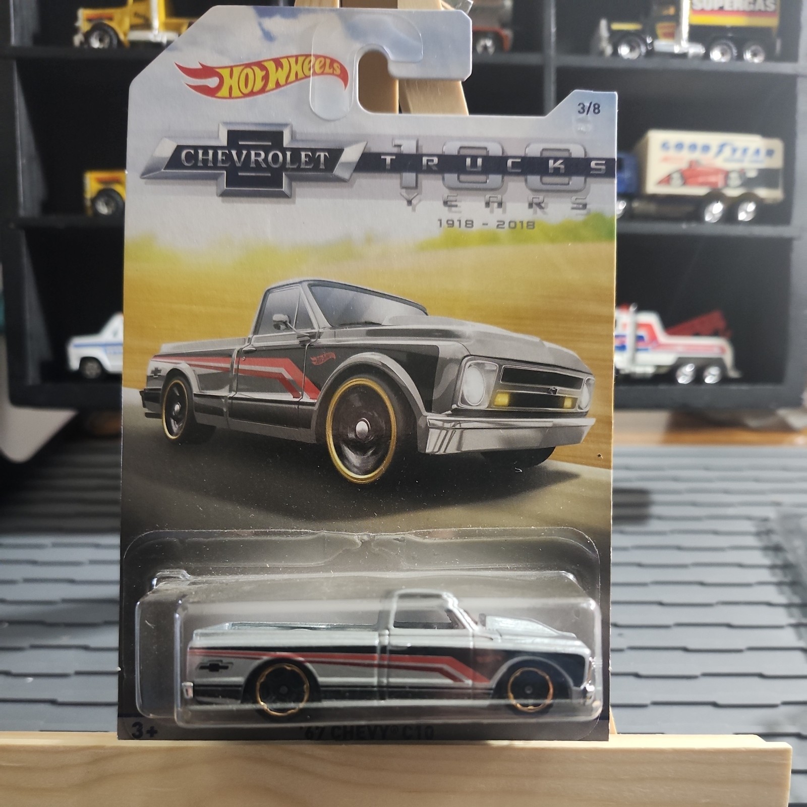HOT WHEELS TRUCKS 100 YEARS 3/8 ‘67 CHEVY C10 ( IN PROTECTOR )