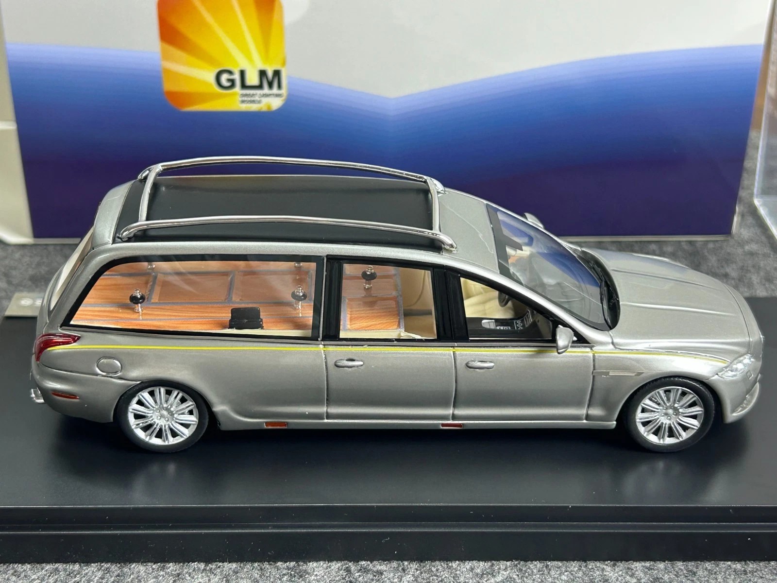 GLM 1/43 Jaguar XJ (X351) Hearse Wilcox Eagle Resin Car Model Silver Collection