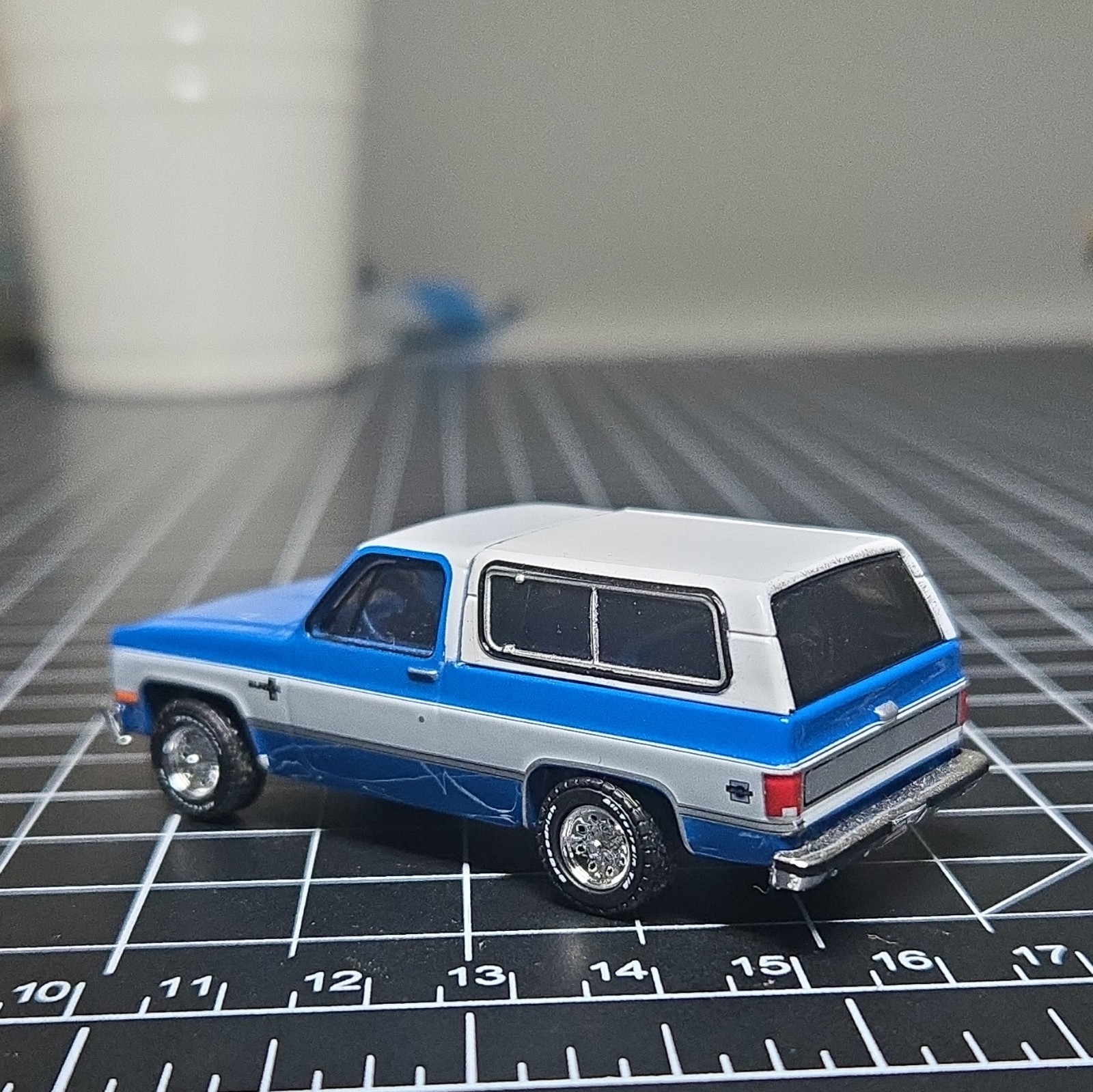Greenlight 1/64 1984 Chevrolet K-5 Blazer Blue/White Diecast Removable Top
