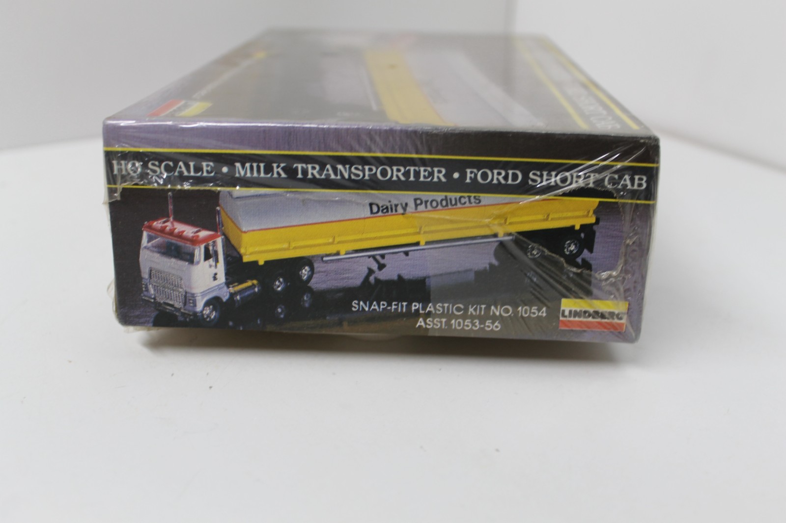 HO – Lindberg #1047 -Truck – Tractor Tank Trailer – NIB