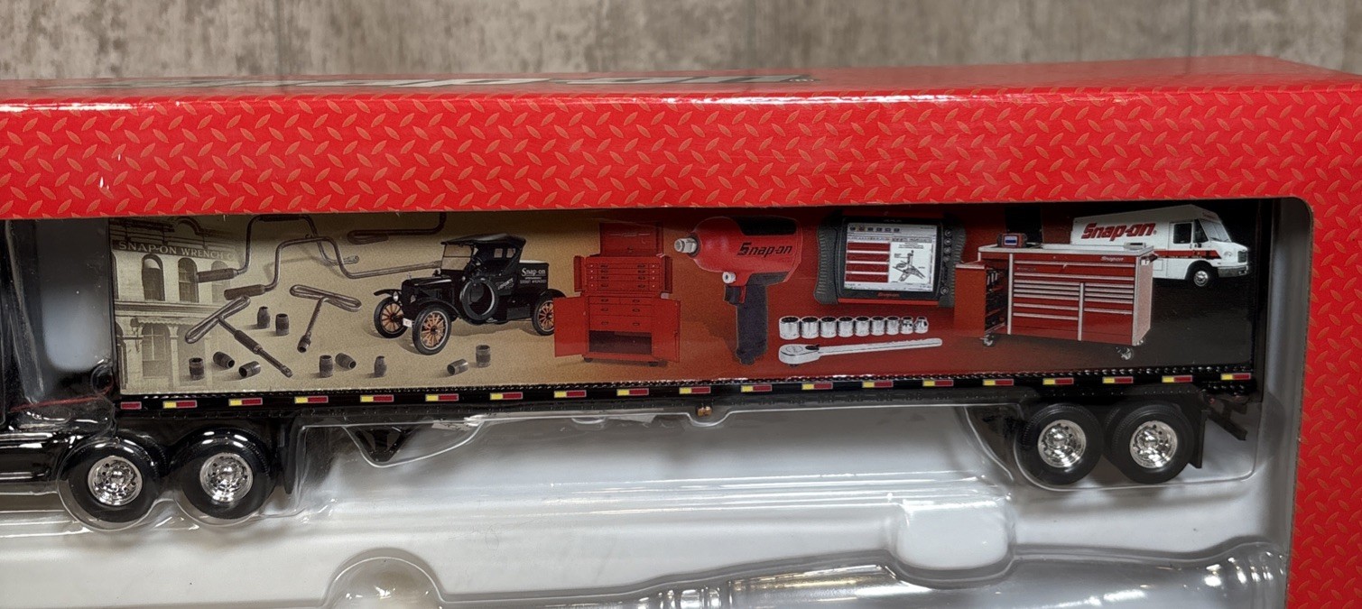 1/64 Crown Premiums Snap-On 90 Years Freightliner Truck Semi Trailer Diecast