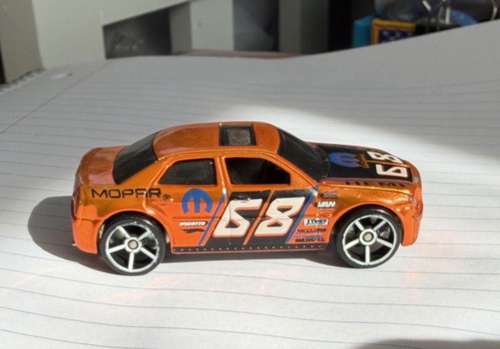 Hot Wheels DCC 2005 Chrysler 300C Hemi #68 Orange Mopar 1/64 Malaysia