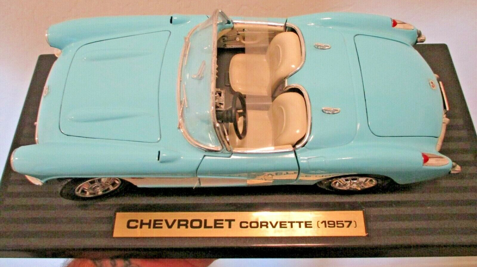 Road Tough Brand 1957 Corvette Light Blue and White 1:18 Diecast Metal W/Box ’57